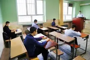 ۸ سال سیاه و سفید آموزش و پرورش