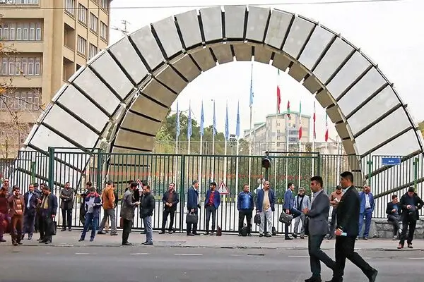 دانشگاه‌ هم نگران ارز ۴۲۰۰