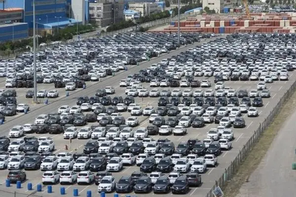 اخطار شورای رقابت به خودروسازان گران‌فروش 