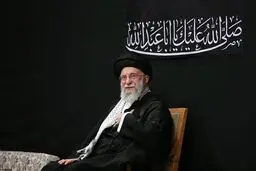 حضور فرزندان امام شهید انقلاب در مصلای تهران برای اقامه نماز بر پیکر قائد شهید