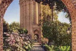 ایران را بی‌هویت نکنیم!