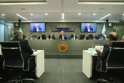 وزیر اقتصاد نمی‌تواند نسبت به سیاست‌های ارزی پاسخگو باشد