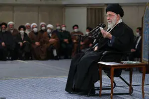 بعضی وقتی ضعف‌ها را نگاه می‌کنند، اصل جمهوری اسلامی را انکار می‌کنند