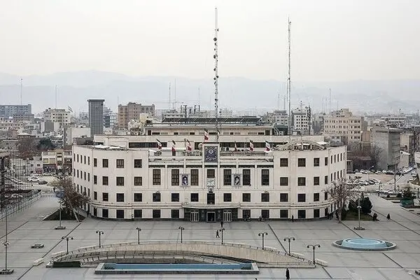در مشهد سوت می‌زنند؟