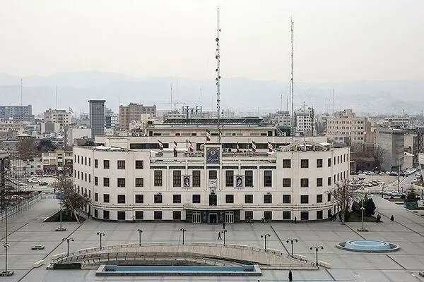 در مشهد سوت می‌زنند؟