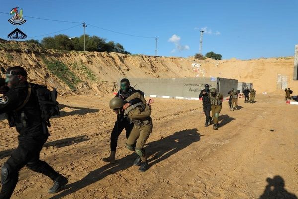 ضربه‌ی غافلگیرکننده‌‌ی گروههای مقاومت به اسرائیل