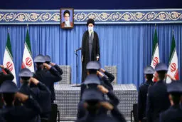 فیلم:  پخش سرود ملی در دیدار فرماندهان نیروی‌ هوایی ارتش با رهبر انقلاب 